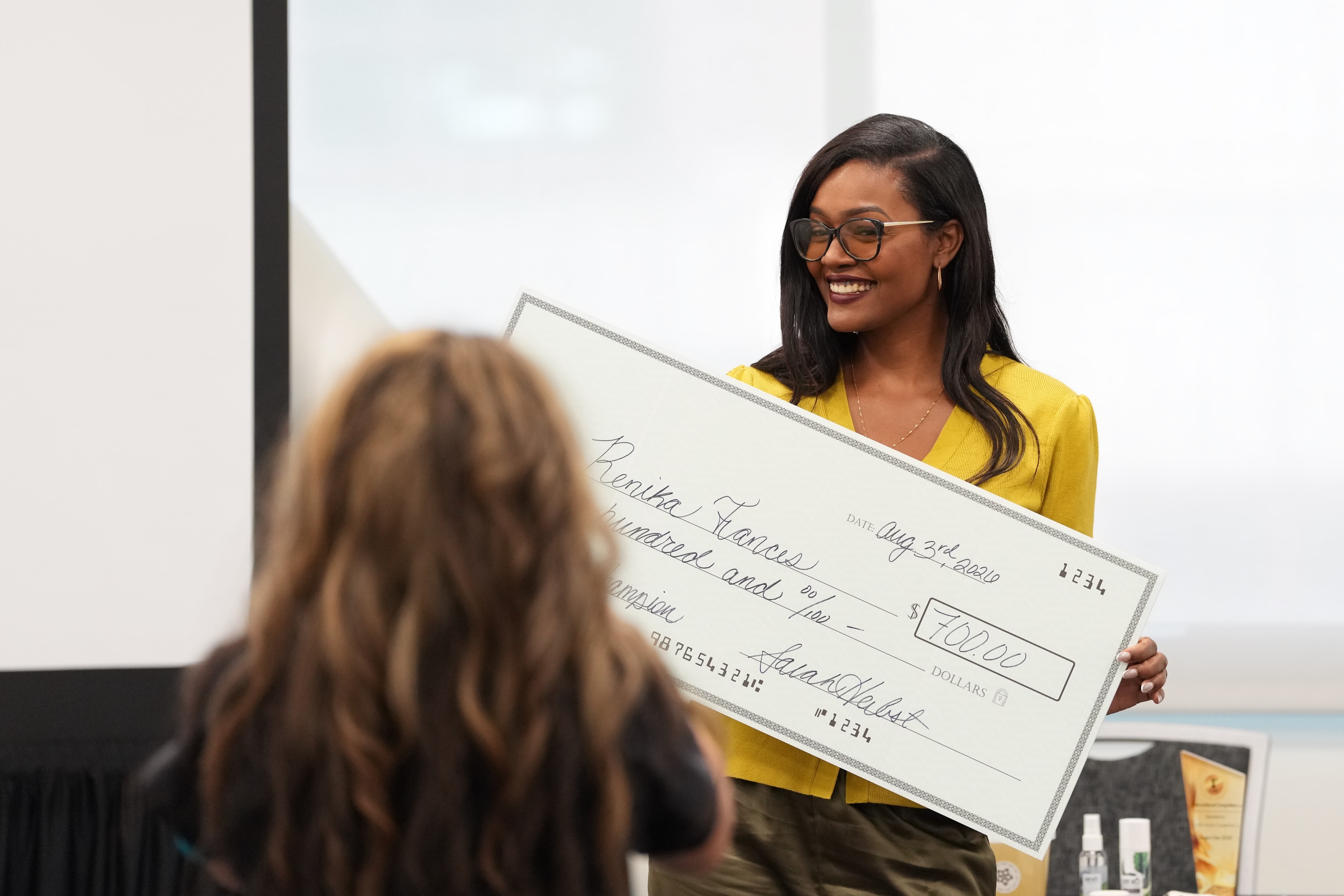 2026 Sugar Con Champion receiving the winner's check on stage