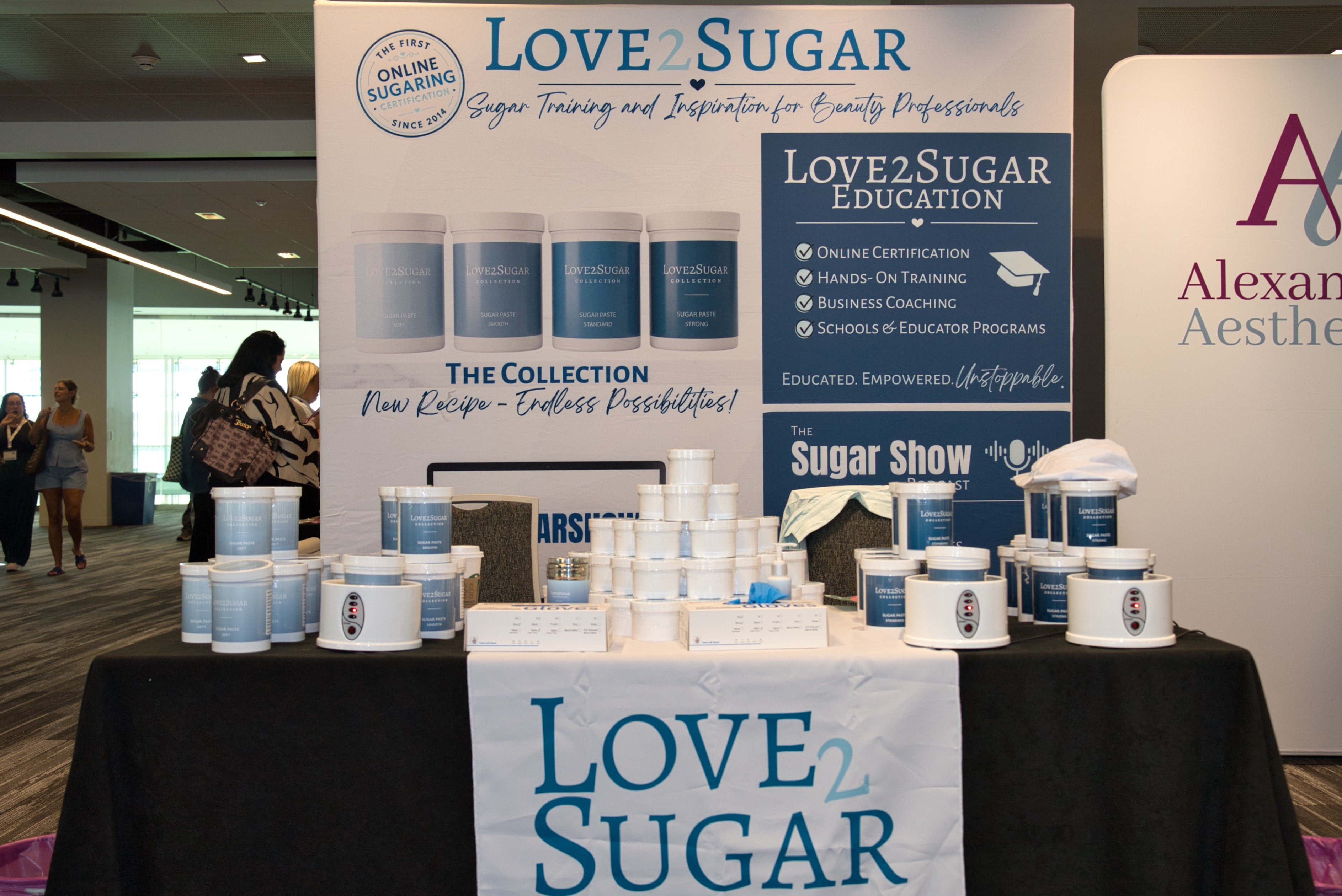 Love2Sugar educator engaging one-on-one with an attendee in the Hands-On Lab