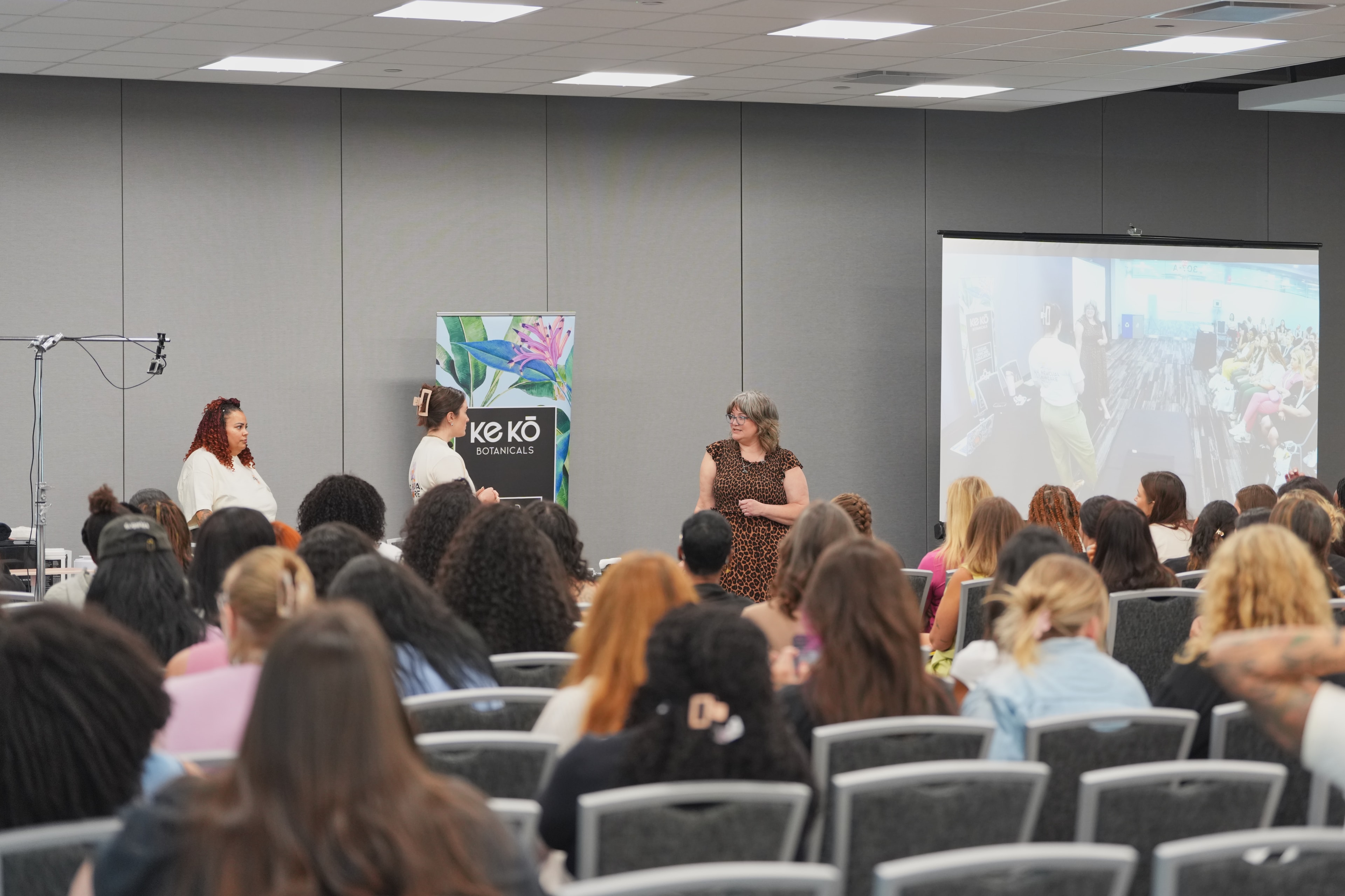 Packed room of sugaring professionals attending a panel session at Sugar Con 2026